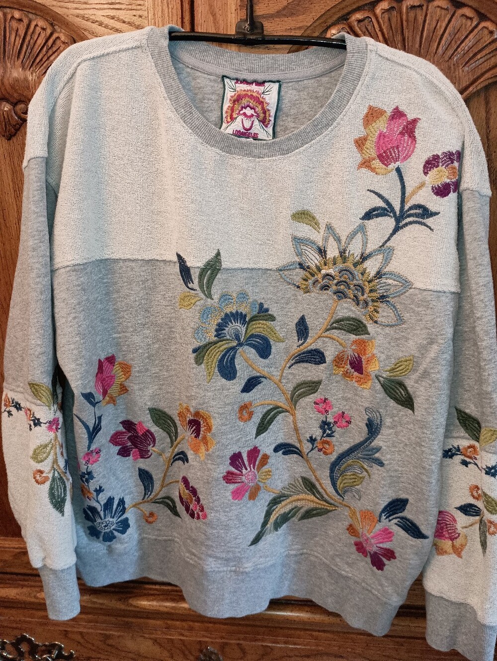 Nice sz L Johnny Was Vanessa Gray Floral Embroidered Relaxed Sweatshirt - Picture 2 of 8